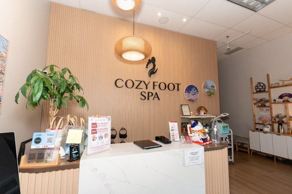 Cozy Foot Spa reception and front desk